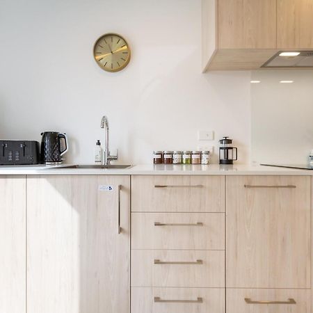Prime Locale: Studio With Balcony Christchurch Eksteriør bilde