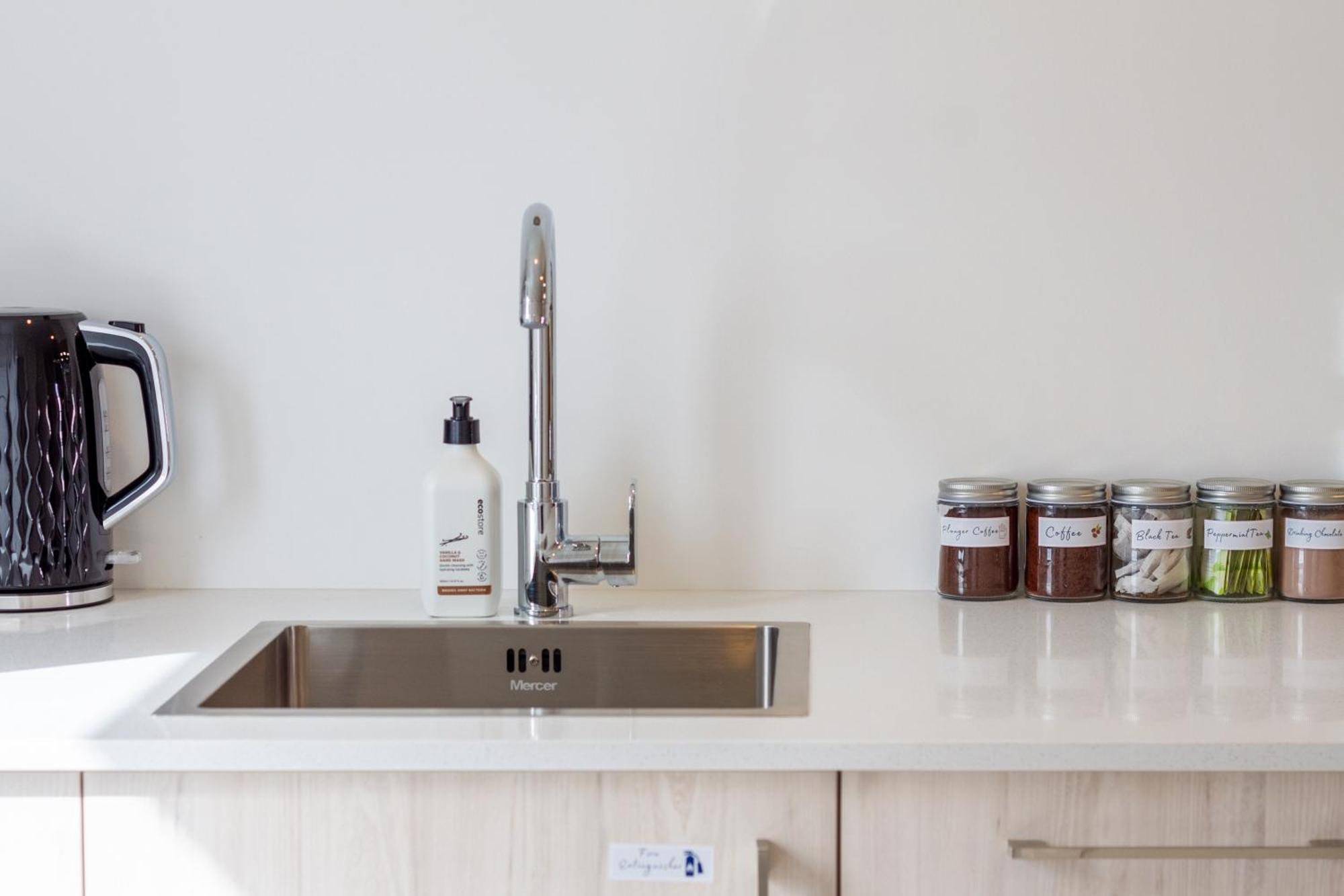 Prime Locale: Studio With Balcony Christchurch Eksteriør bilde